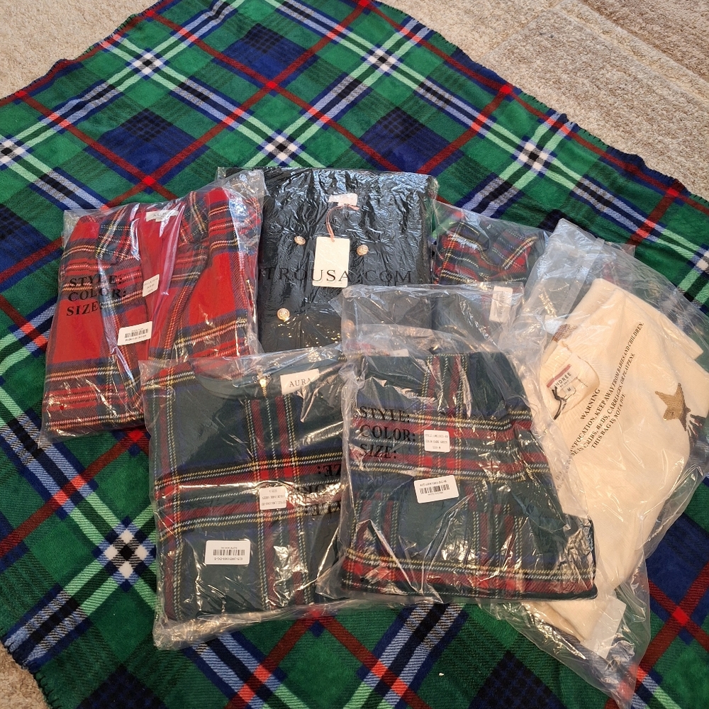 Bundle Deal 🎄🎁🎄 Aura brand and Entro . Size Medium and small